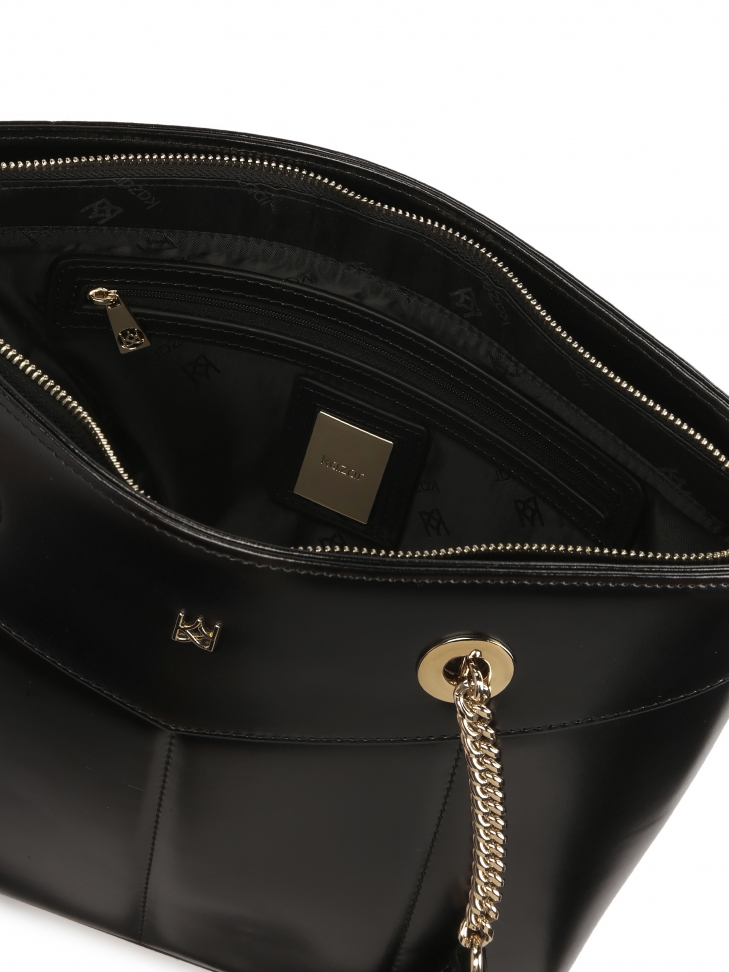 Czarna torebka z długimi uchwytami na ramię