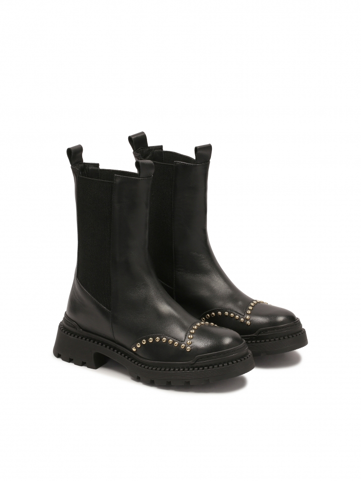 Botki z wsuwaną cholewką zdobioną oągłymi nitami