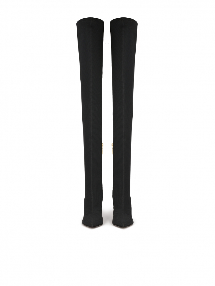 Muszkieterki z tkaniny na wysokim słupku