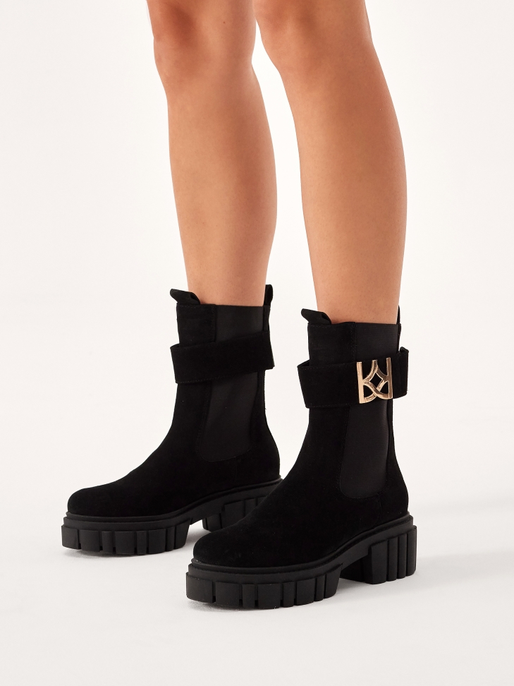 Botki z zamszu na wysokiej podeszwie