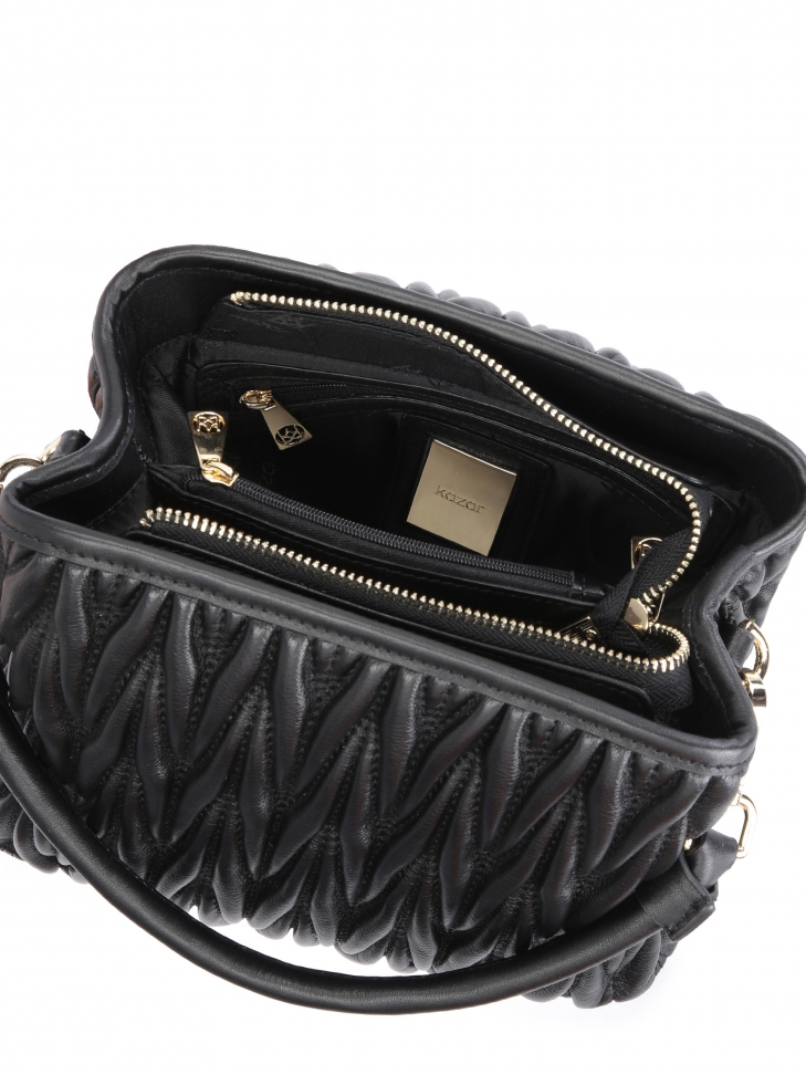 Czarna torebka do ręki i na ramię z efektowną skórą