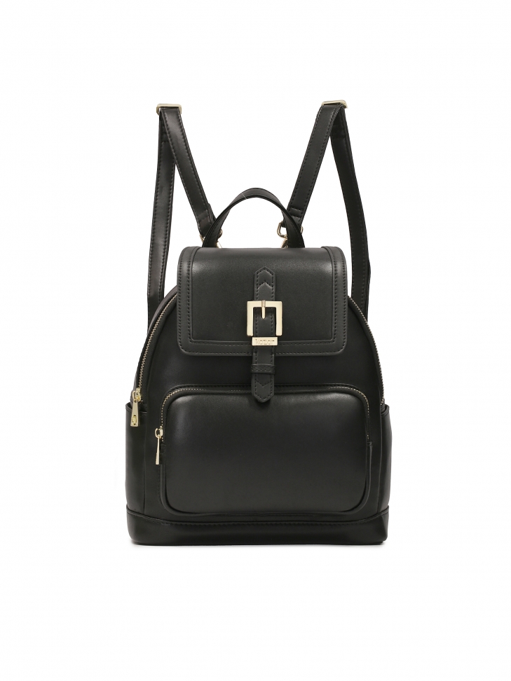 Czarny skórzany plecak z klapą