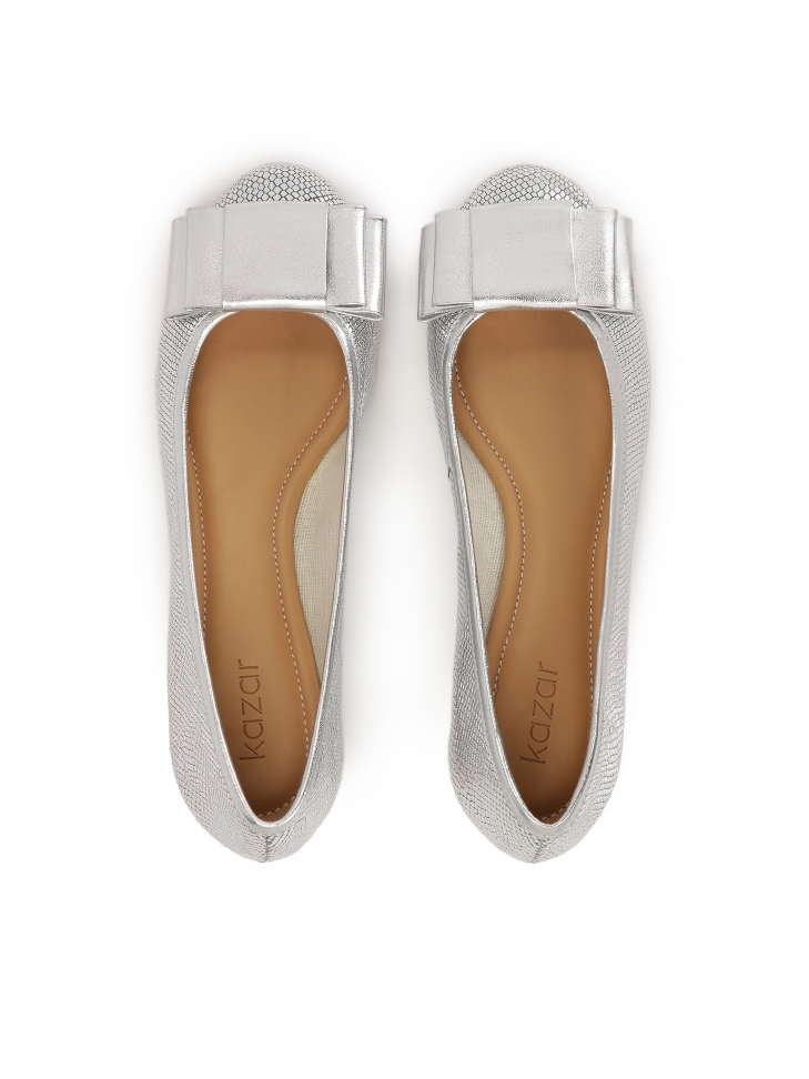 Baleriny z tłoczonej skóry w srebrnym kolorze