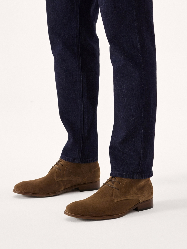 Zamszowe trzewiki z wiązaną cholewką