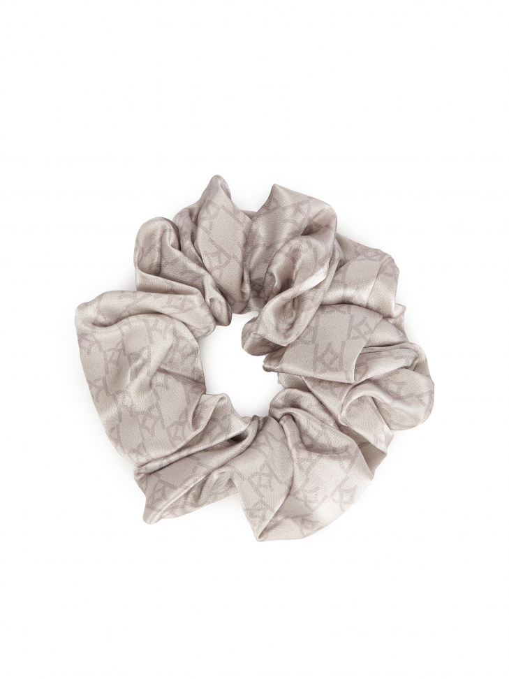 Srebrne scrunchie do stylizacji włosów