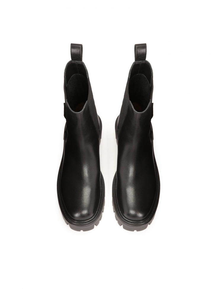 Skórzane botki z elastycznymi gumami w cholewce