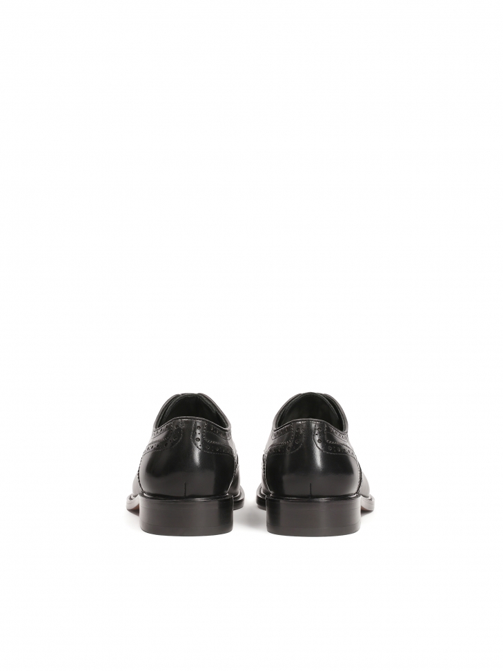 Czarne eleganckie półbuty w stylu brogsów