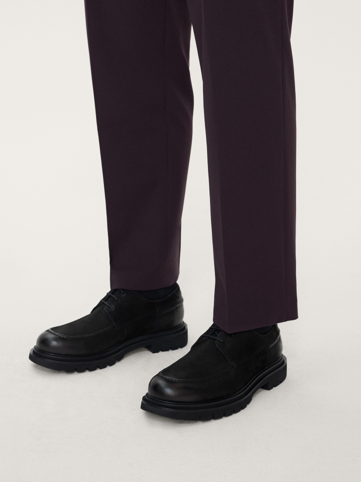 Czarne casualowe półbuty męskie na podeszwie z bieżnikiem