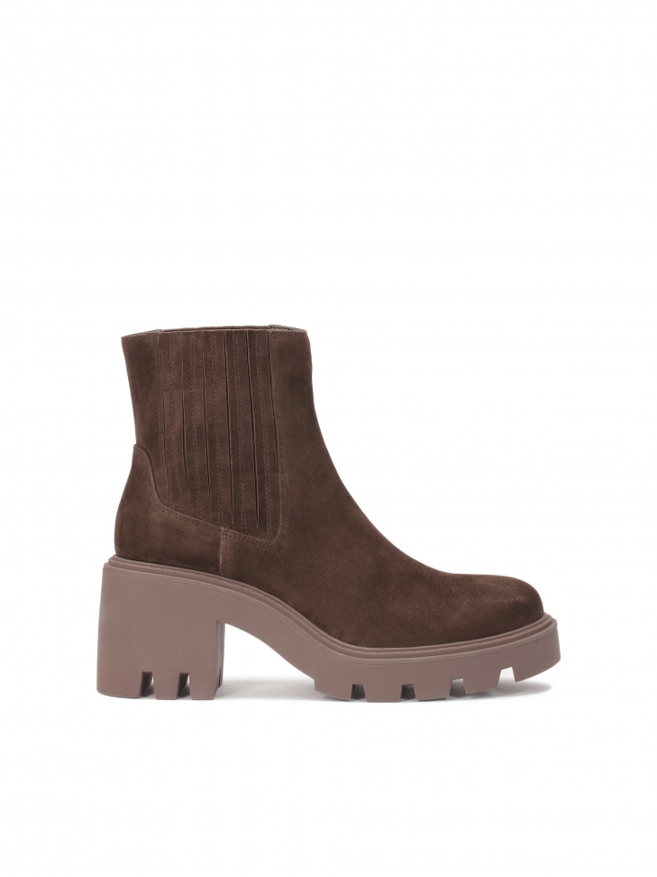 Brązowe botki na klocku z zamszowe skóry