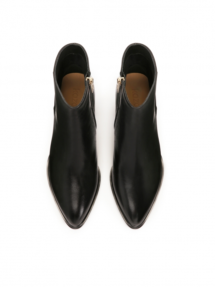 Czarne skórzane botki na szerokim obcasie