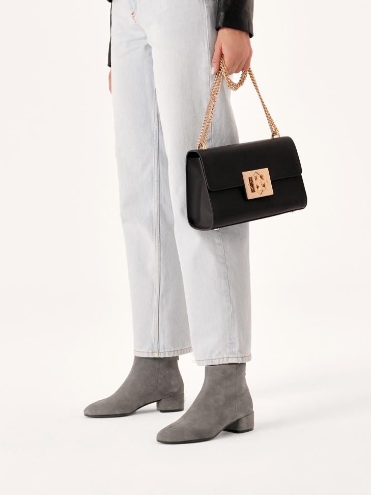 Zamszowe botki na niskim słupku