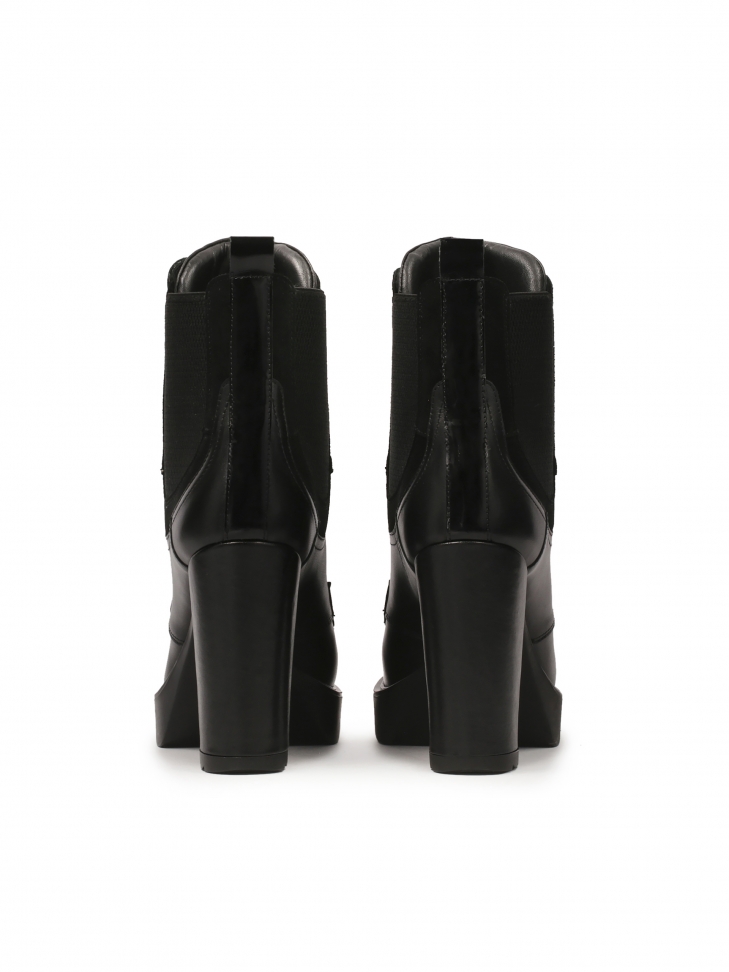 Sznurowane botki na obcasie i platformie