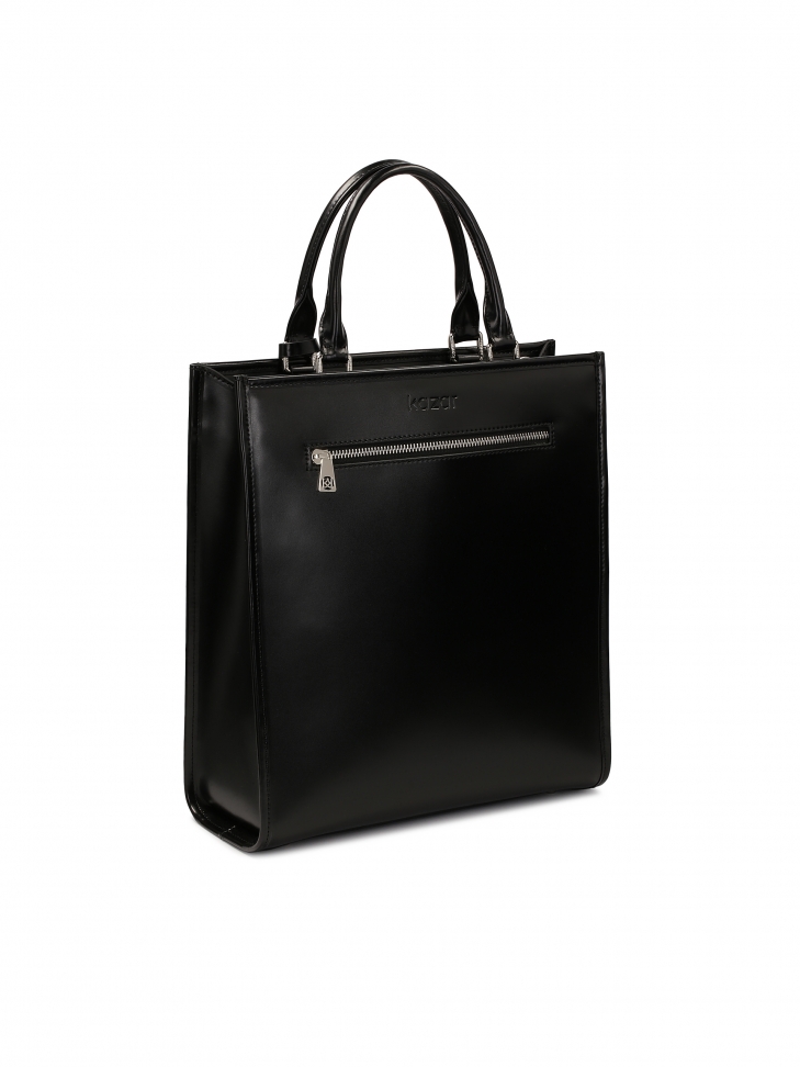 Duża torebka z wyopkowanymi metalowymi monogramami