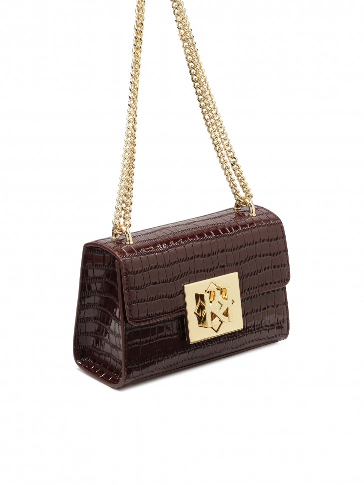 Bordowa torebka w tłoczony wzór z łańcuchem