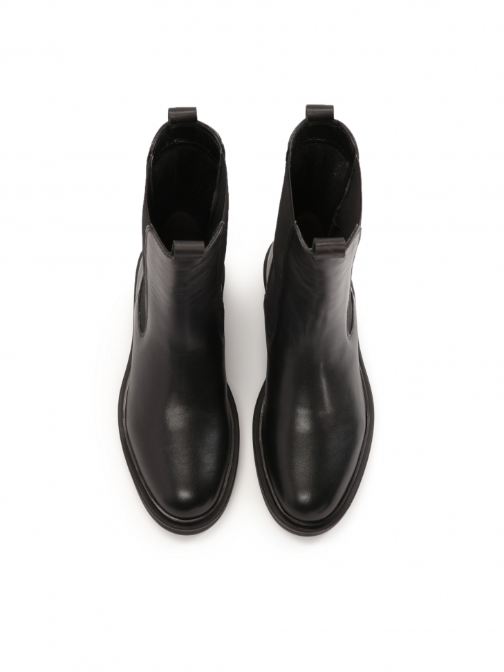 Skórzane chelsea boots na płaskiej podeszwie