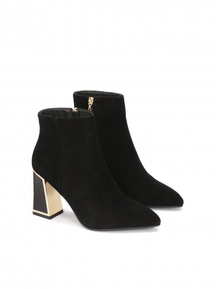 Zamszowe botki z błyszczącym obcasem