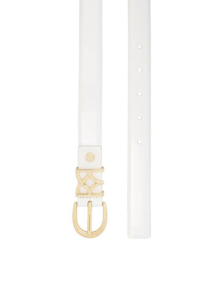 Biały pasek ze szlufką w kształcie monogramu