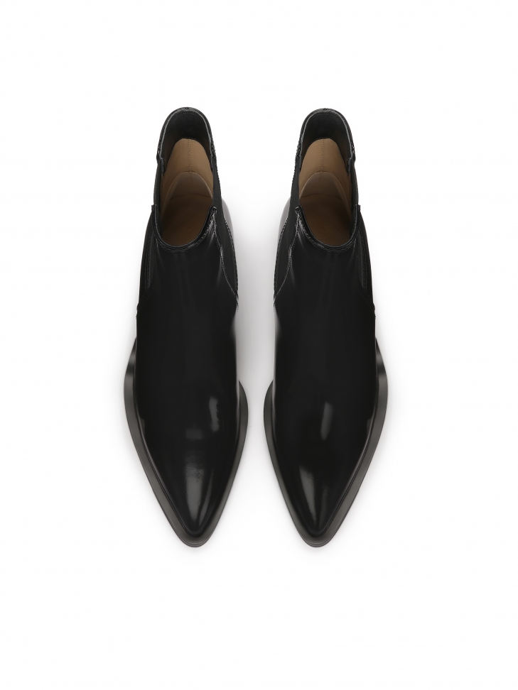 Czarne kowbojki na ścinanym obcasie