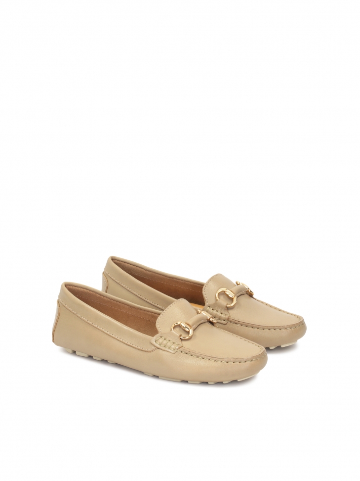 Skórzane mokasyny z metalową klamrą