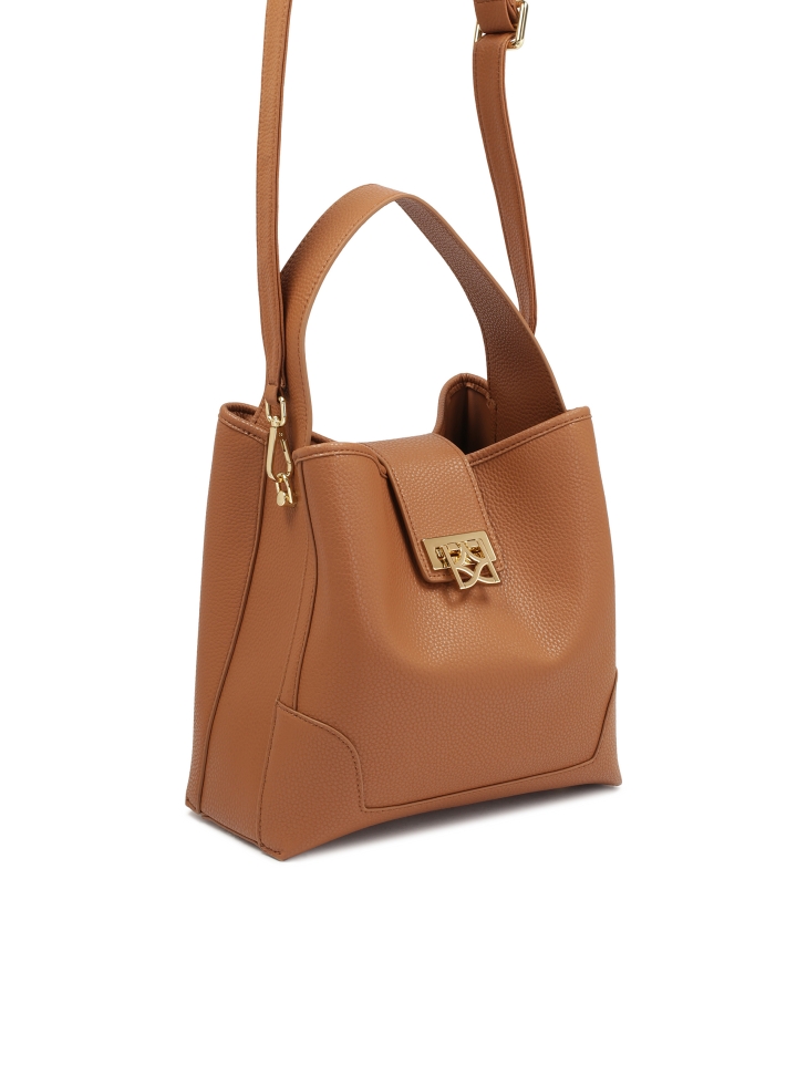 Brązowa torebka z uchwytem do ręki oraz paskiem na ramię