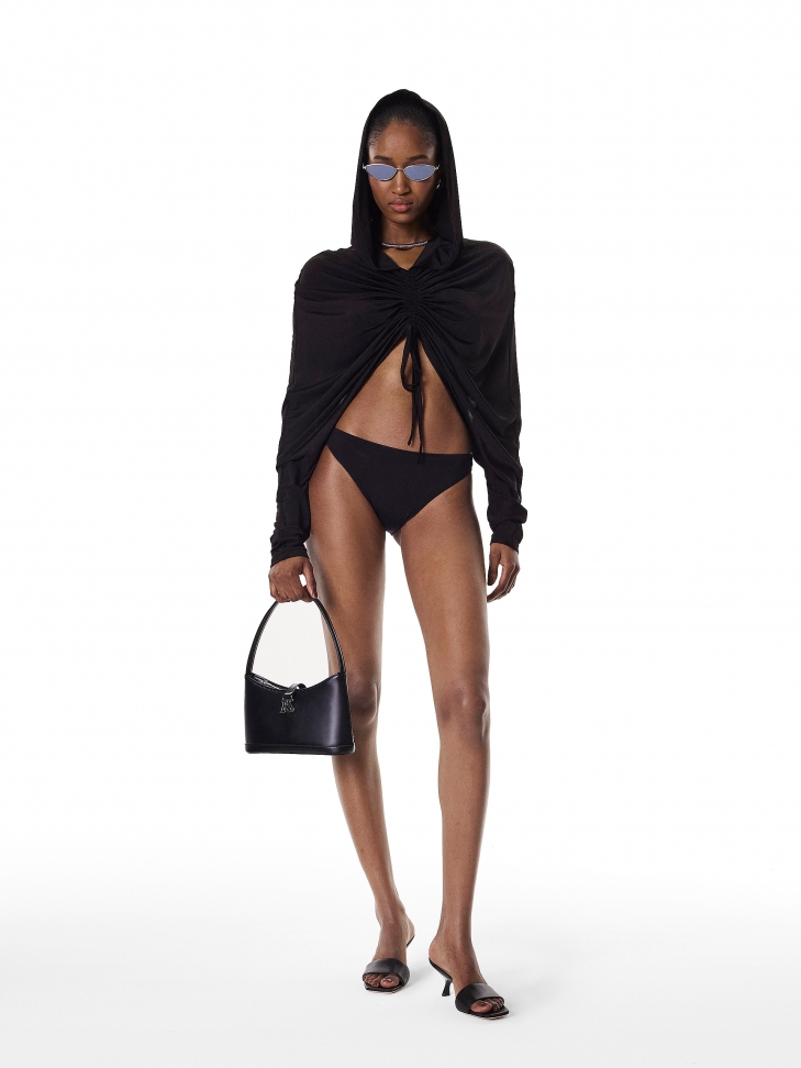 Czarna torebka z ótkim paskiem na ramię