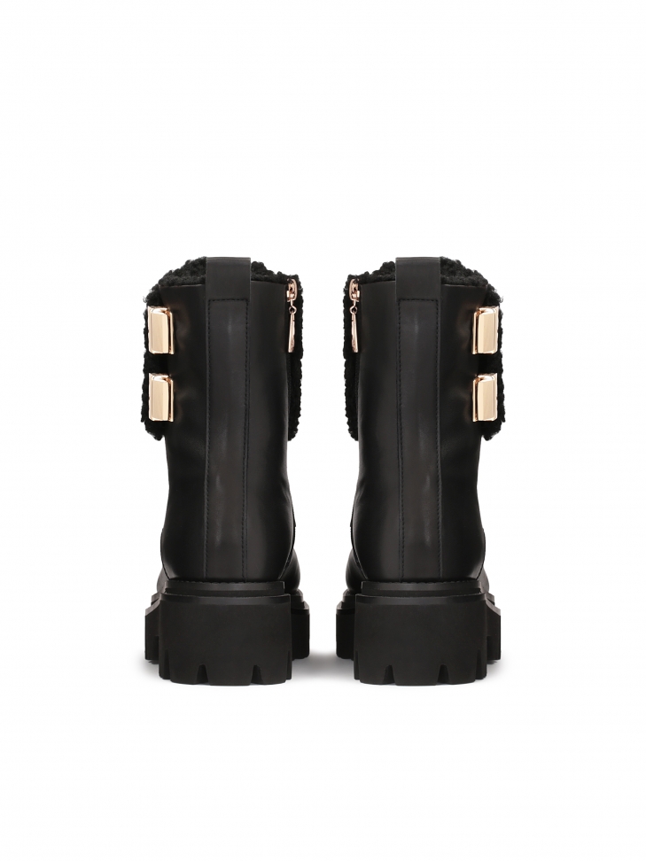 Modne skórzane trzewiki damskie z klapą ozdobioną kożuszkiem