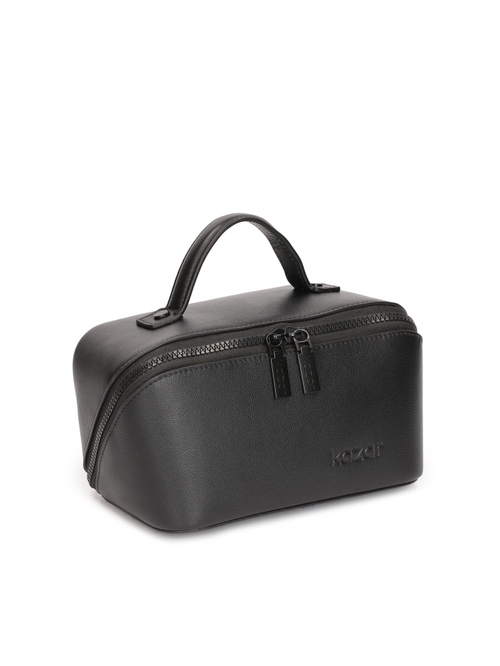 Mała skórzana kosmetyczka o regularnym kształcie