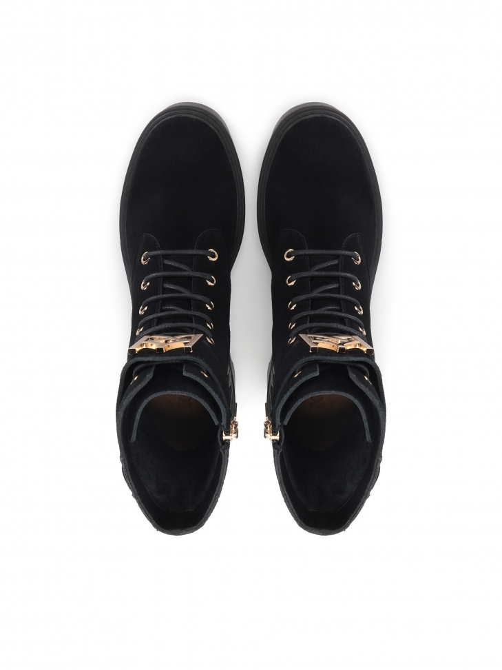 Czarne trzewiki damskie na grubym obcasie z bieżnikiem