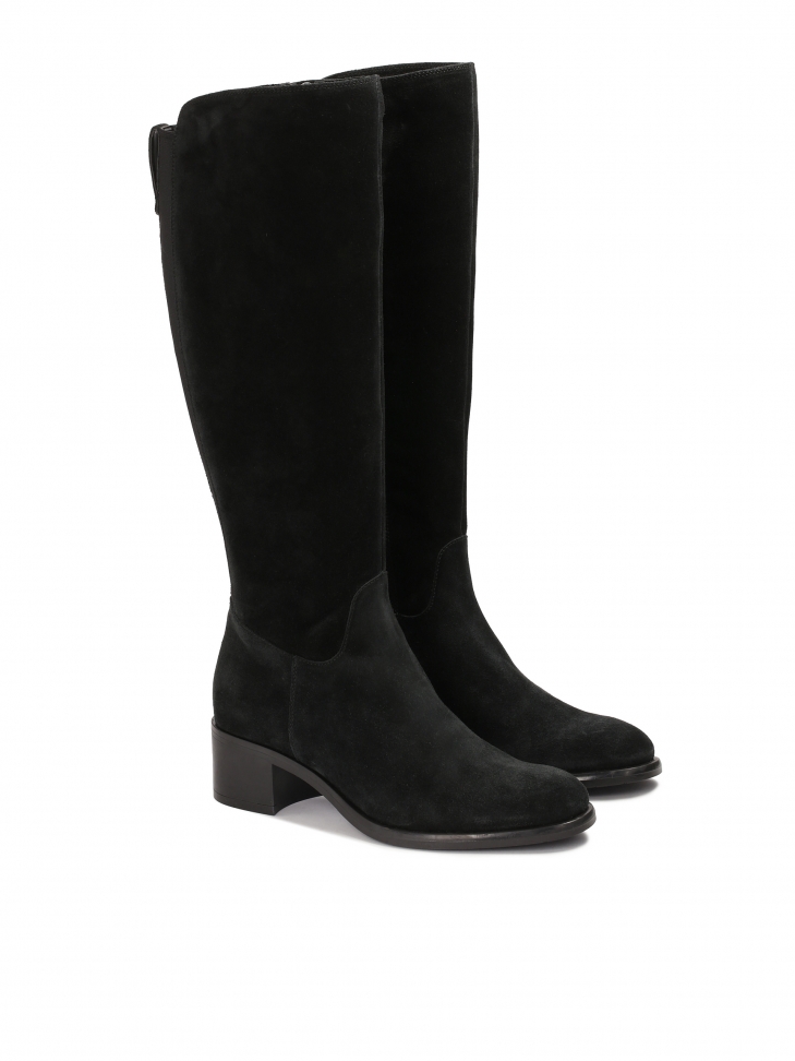 Zamszowe kozaki na szerokim obcasie