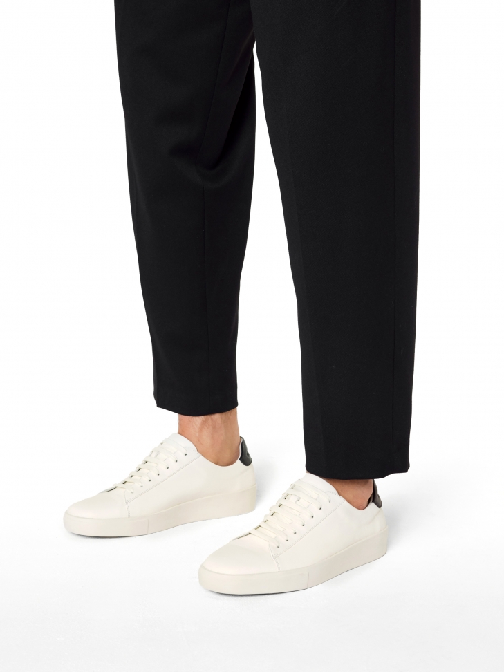 Skórzane sneakersy męskie w białym kolorze