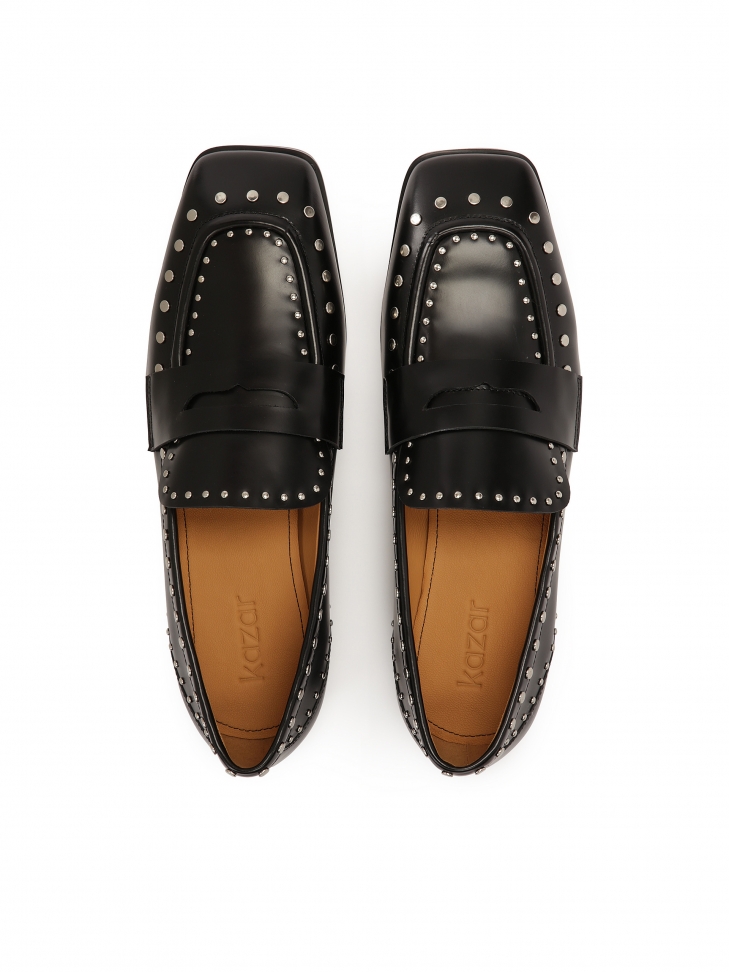 Czarne loafersy ze srebrnymi metalowymi nitami