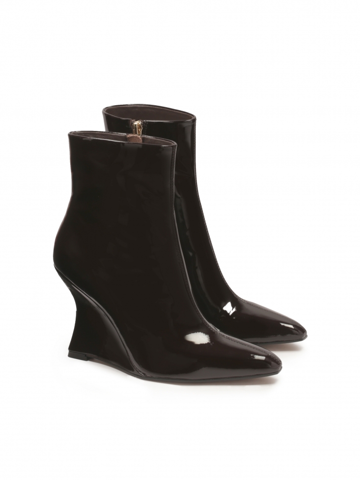 Brązowe botki ze skóry na koturnie