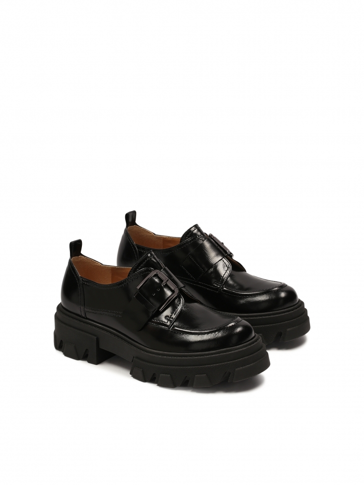 Skórzane półbuty z klamrą i podeszwą z protektorem