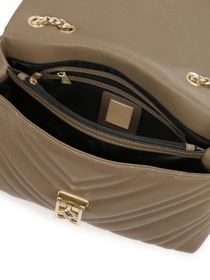 Skórzana pikowana torebka na łańcuchu