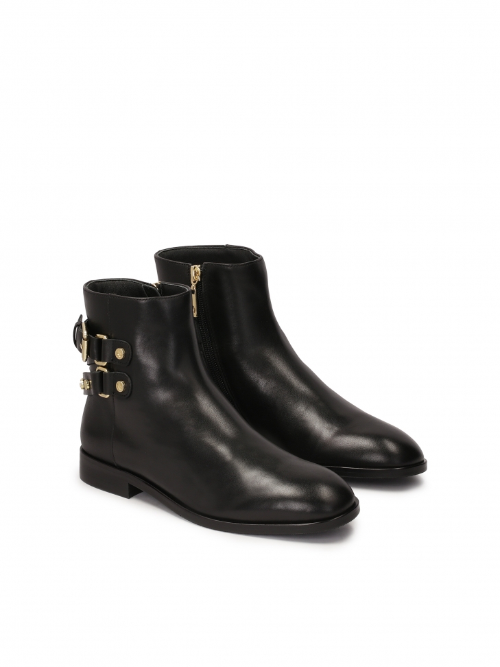 Czarne botki z dżetami na płaskiej podeszwie