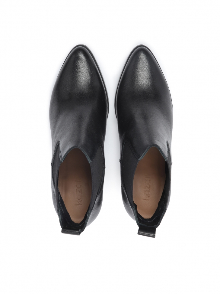 Czarne minimalistyczne botki z elastycznymi gumami w cholewce