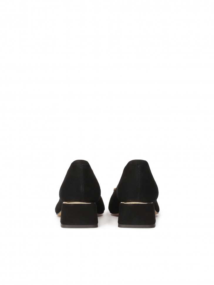 Czarne zamszowe czółenka na niskim obcasie