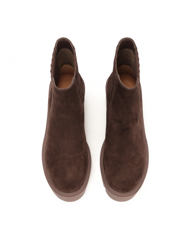 Brązowe botki na klocku z zamszowe skóry