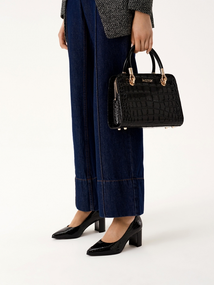 Czółenka z tłoczonej skóry lakierowanej