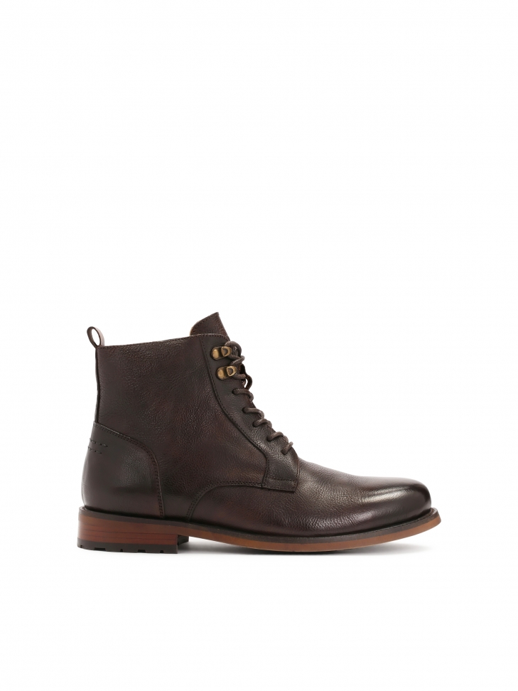 Brązowe trzewiki w elegancki stylu