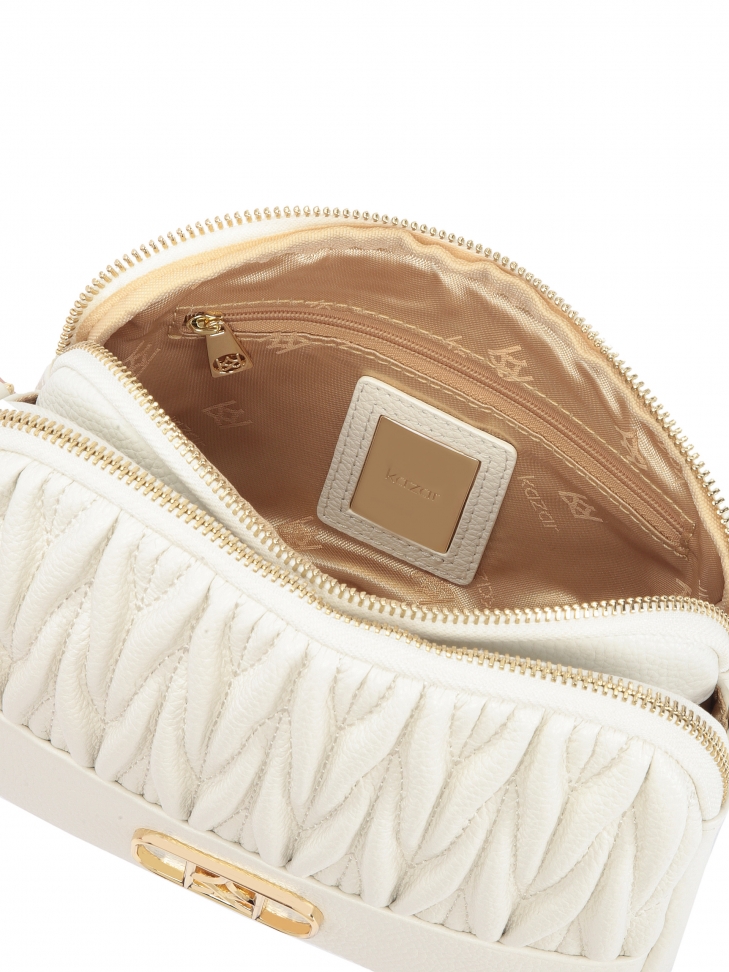 Skórzana mała torebka z pojemnym wnętrzem