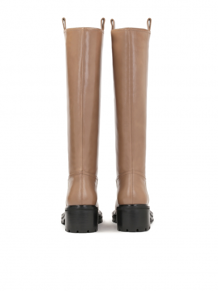 Jasnobrązowe skórzane kozaki z szeroką wsuwaną cholewką