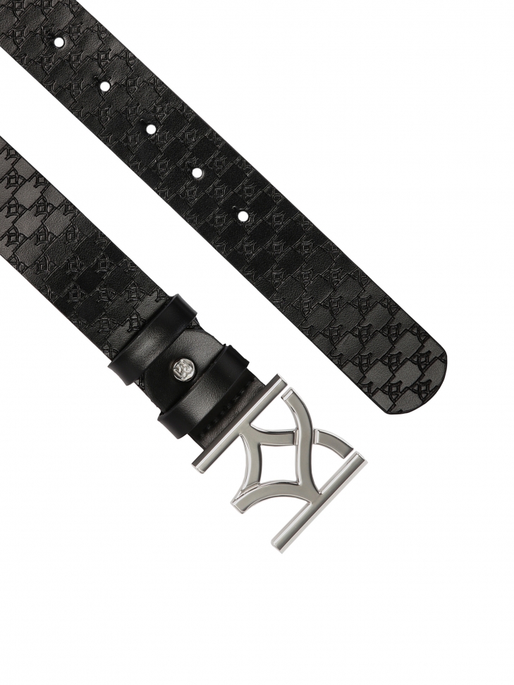 Czarny pasek damski z ozdobną srebrną klamrą