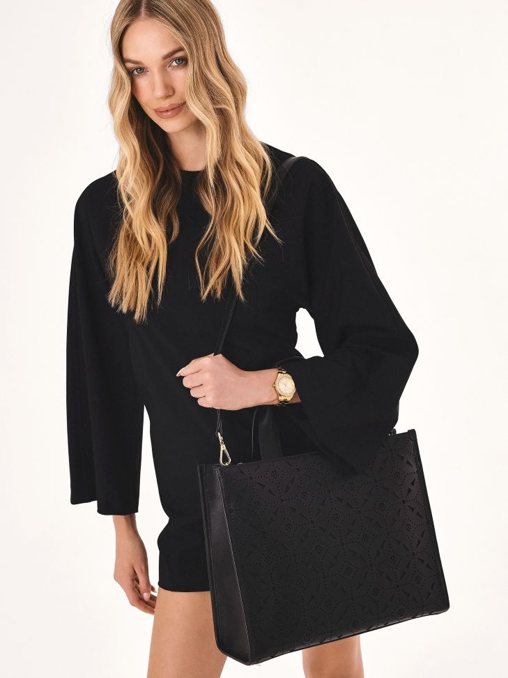 Duża torebka w ażurowy wzór