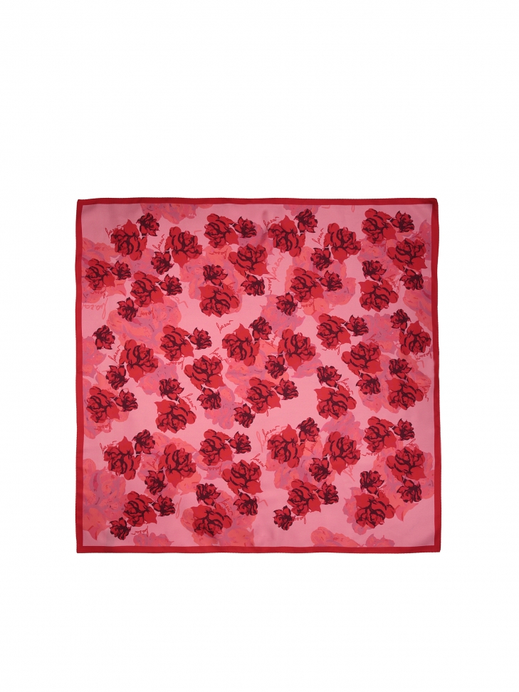 Różowa jedwabna apaszka w czerwone róże