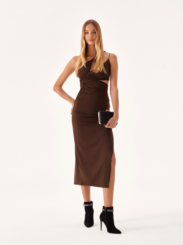 Czarne botki na smukłej szpilce z efektowną ozdobą