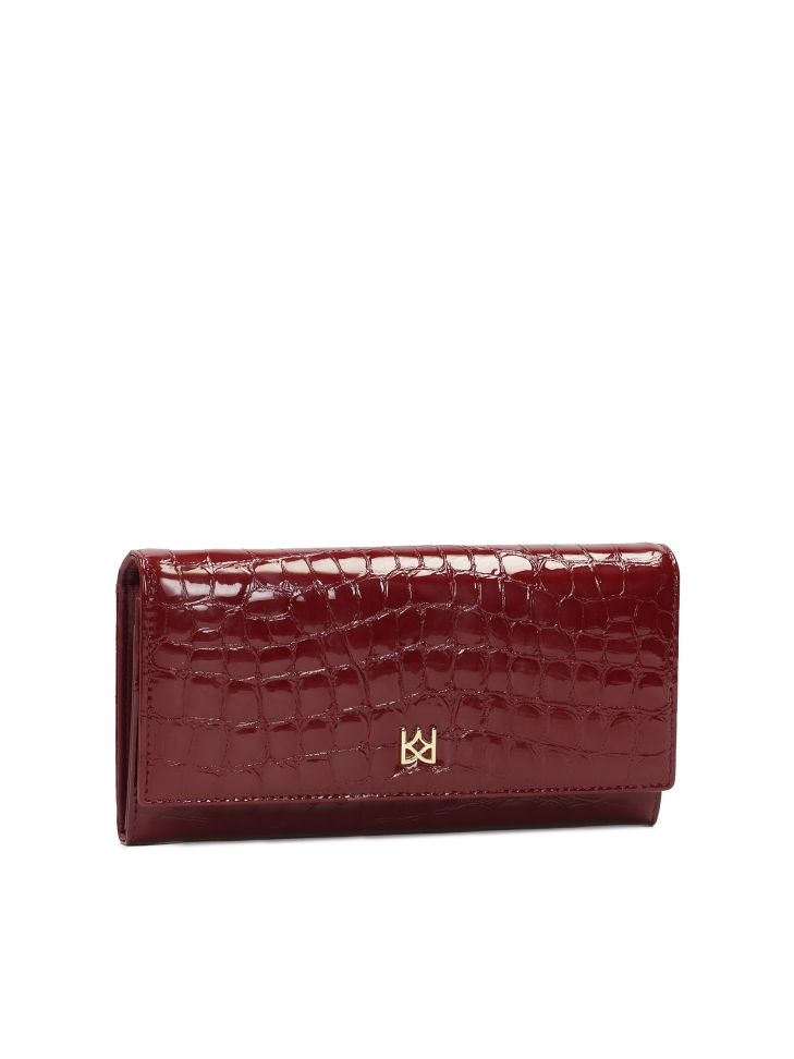 Bordowy lakierowany portfel w tłoczony wzór