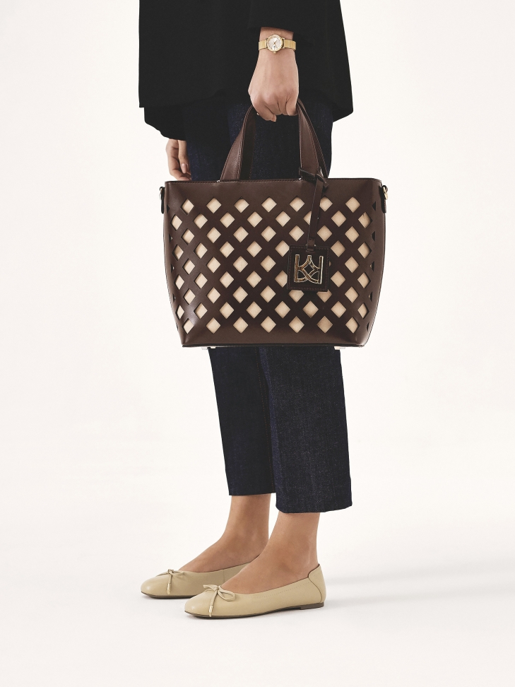 Beżowe baleriny z efektowną piętą