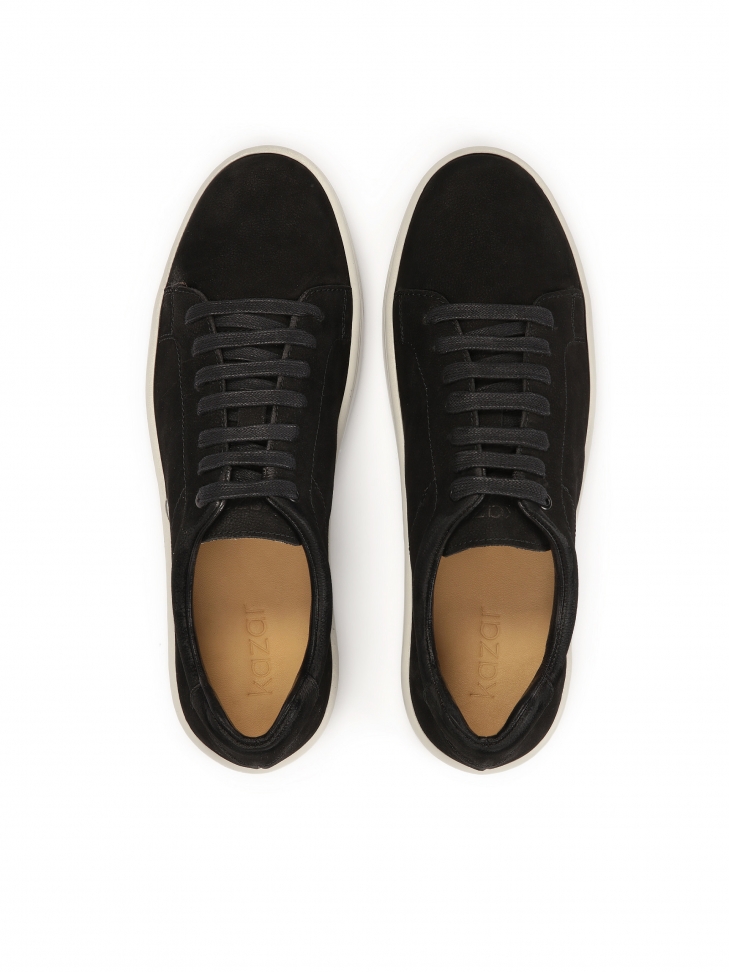 Czarne nubukowe sneakersy na grubej białej podeszwie