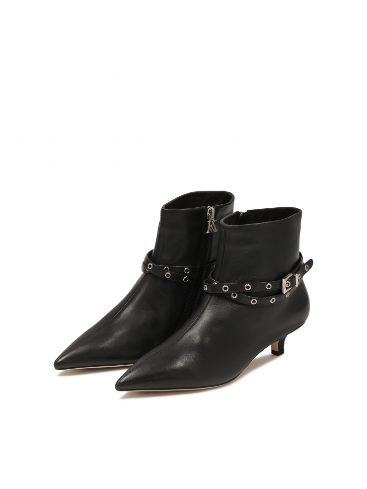 Skórzane botki na obcasie typu kaczuszka